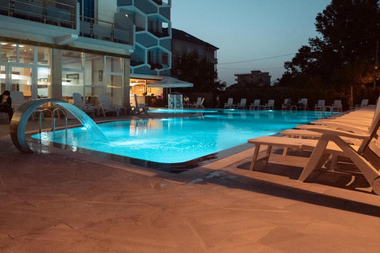 Center Park * Velipojë