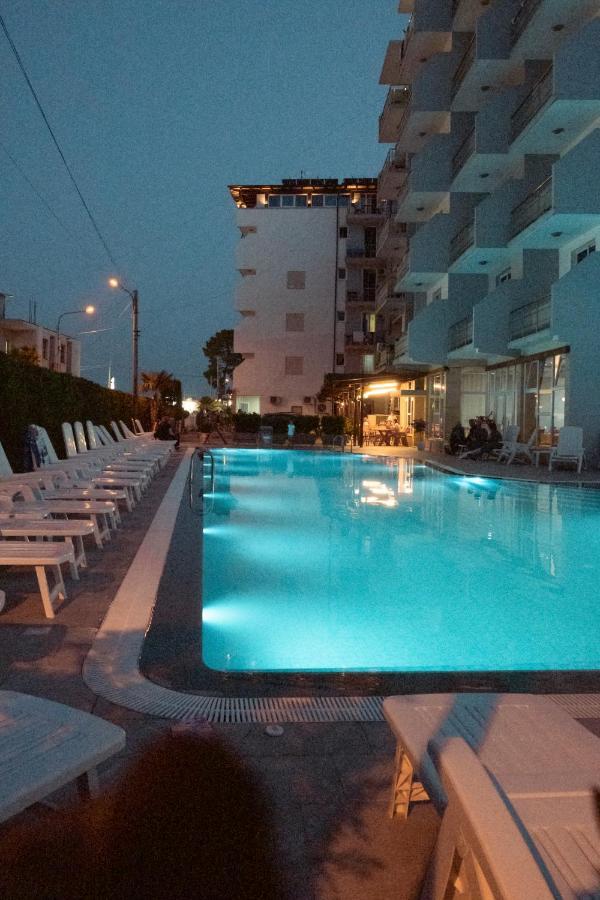 Center Park Hotel *