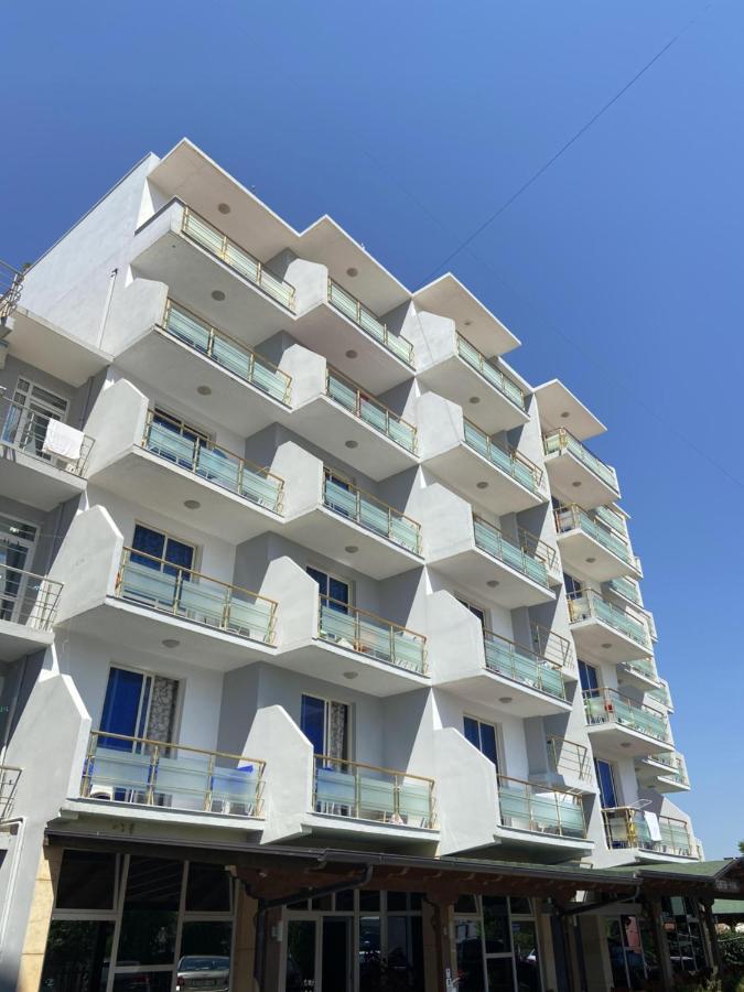 Center Park Hotel *
